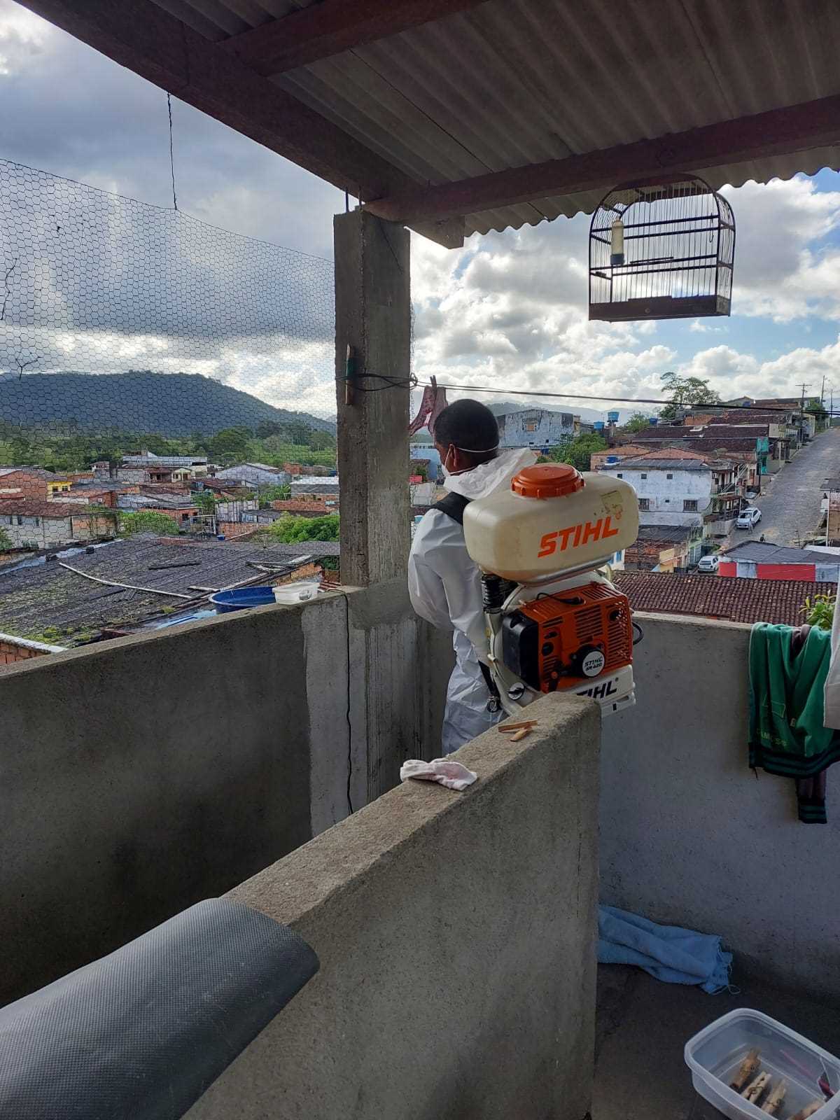 Camacã: Agentes de Endemias seguem com os serviços de Bloqueio Espacial no combate ao mosquito transmissor da Dengue


